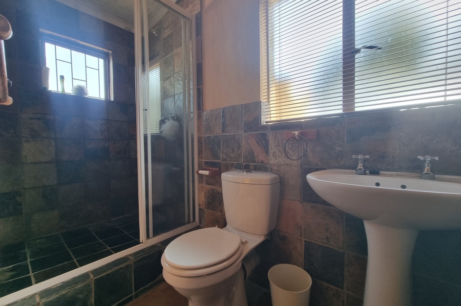 5 Bedroom Property for Sale in Humansdorp Eastern Cape